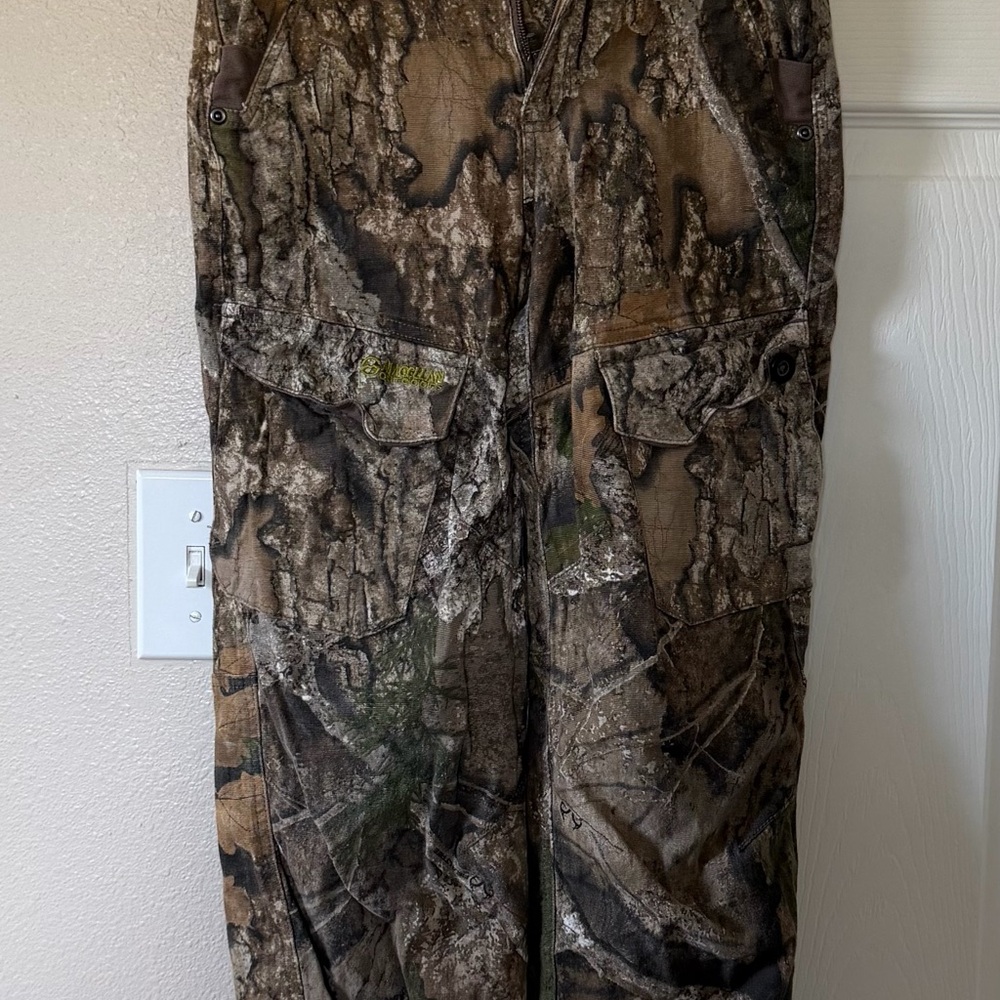 Magellan Outdoors Forest Camo Cargo Pants (Youth L)